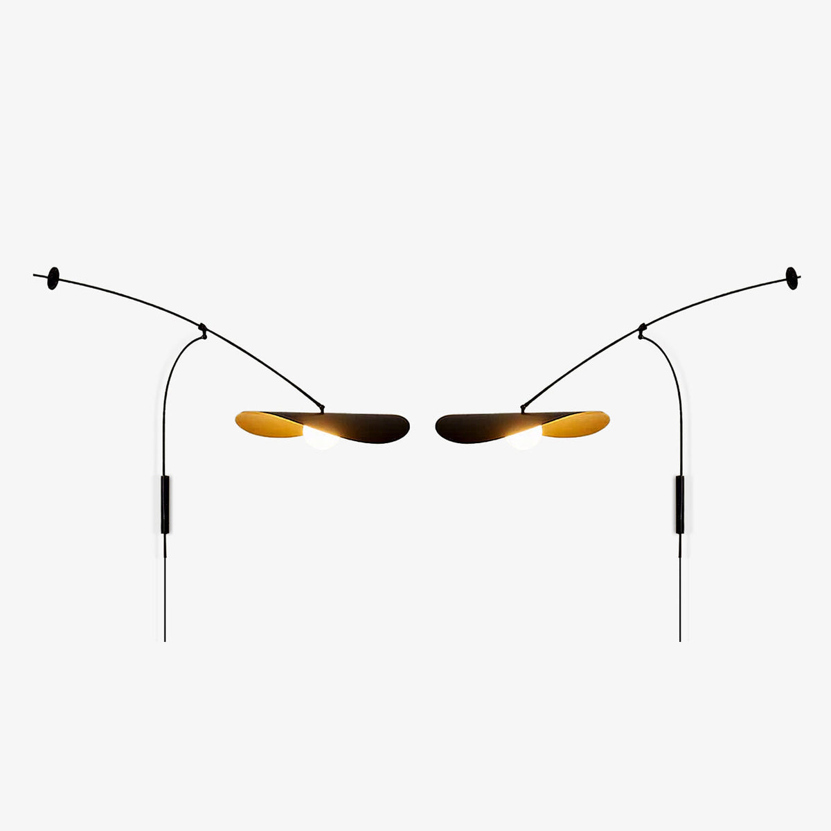 Tirove wandlamp van glas in minimalistisch ontwerp