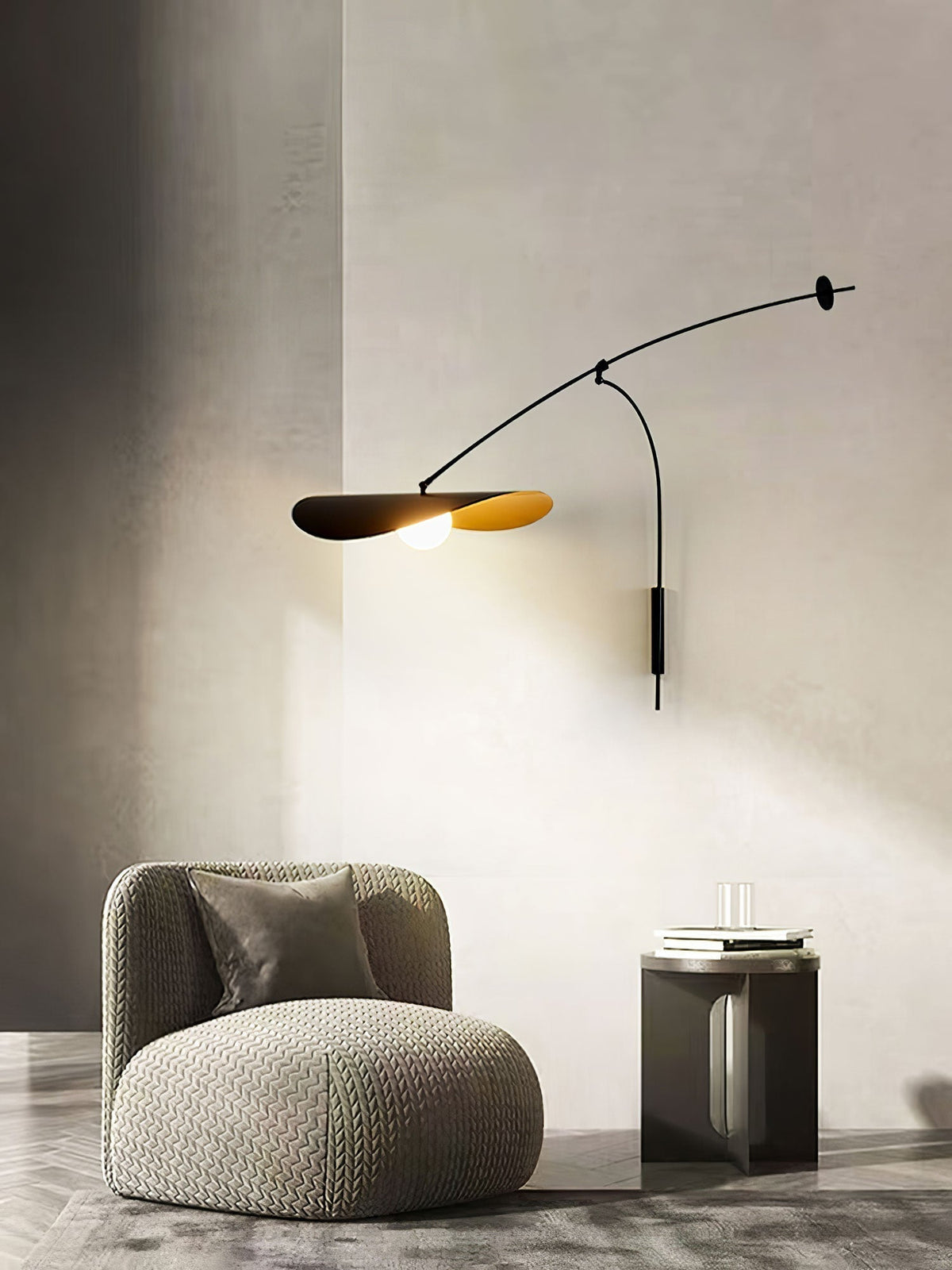 Tirove wandlamp van glas in minimalistisch ontwerp