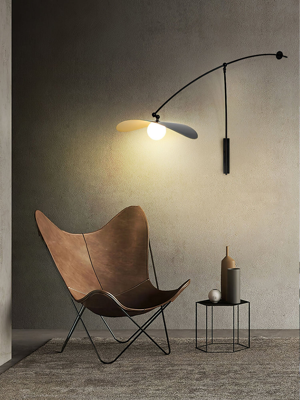 Tirove wandlamp van glas in minimalistisch ontwerp