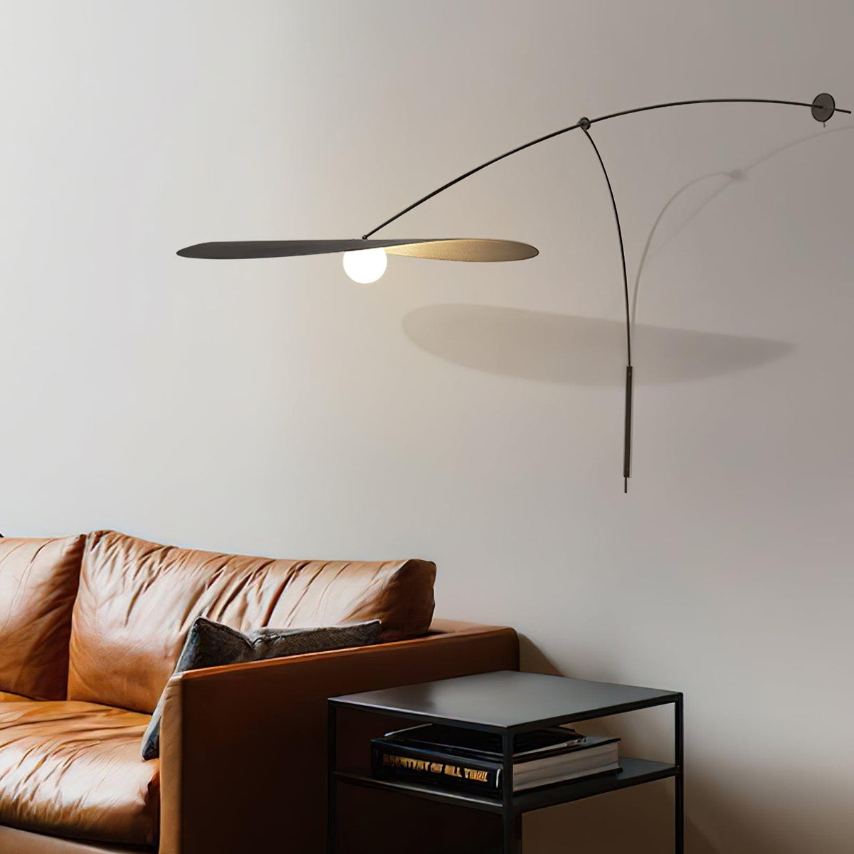 Tirove wandlamp van glas in minimalistisch ontwerp