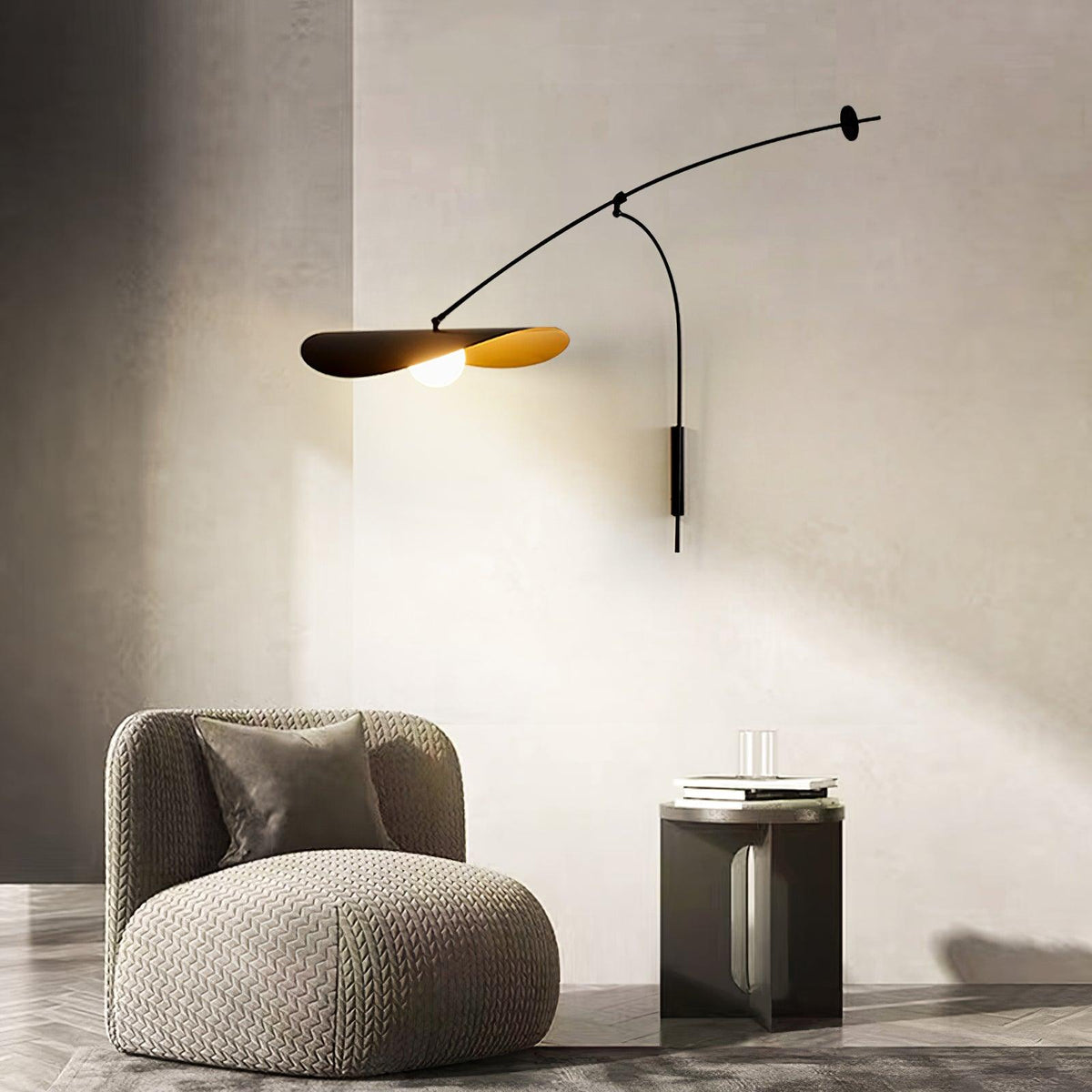 Tirove wandlamp van glas in minimalistisch ontwerp
