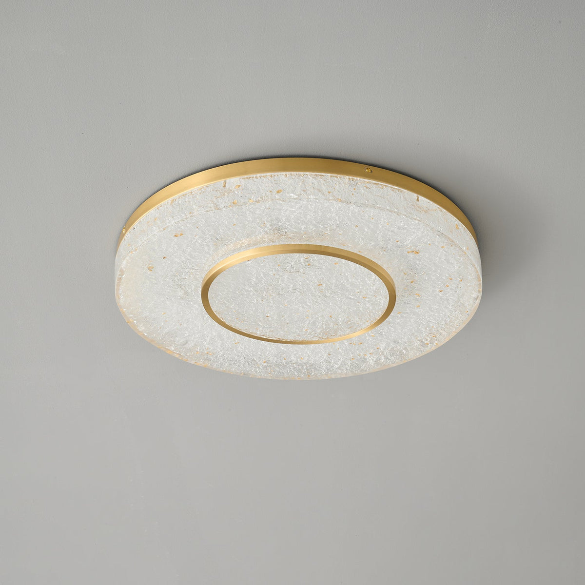 Auraora plafondlamp met mysterieuze cirkel van messing en hars