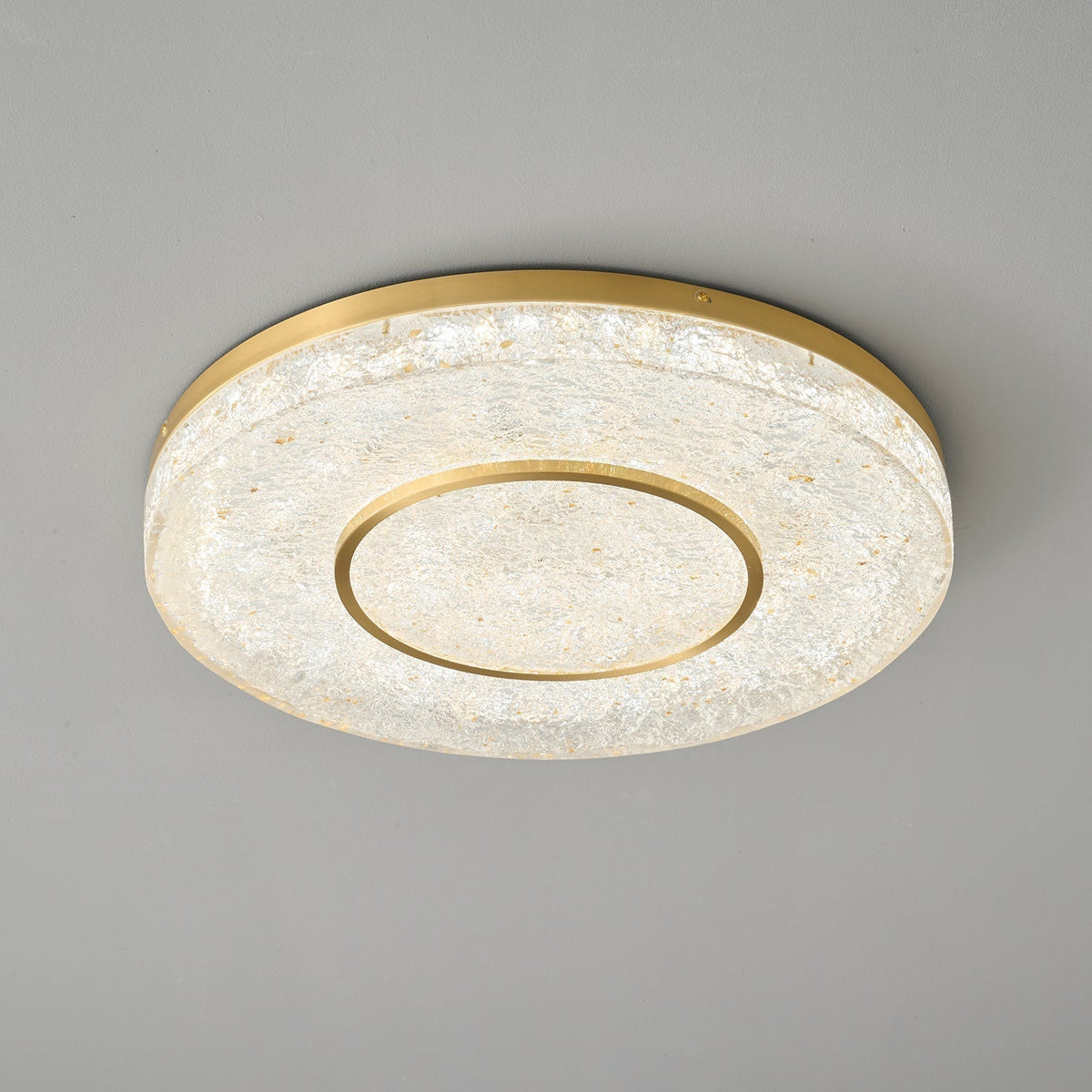 Auraora plafondlamp met mysterieuze cirkel van messing en hars