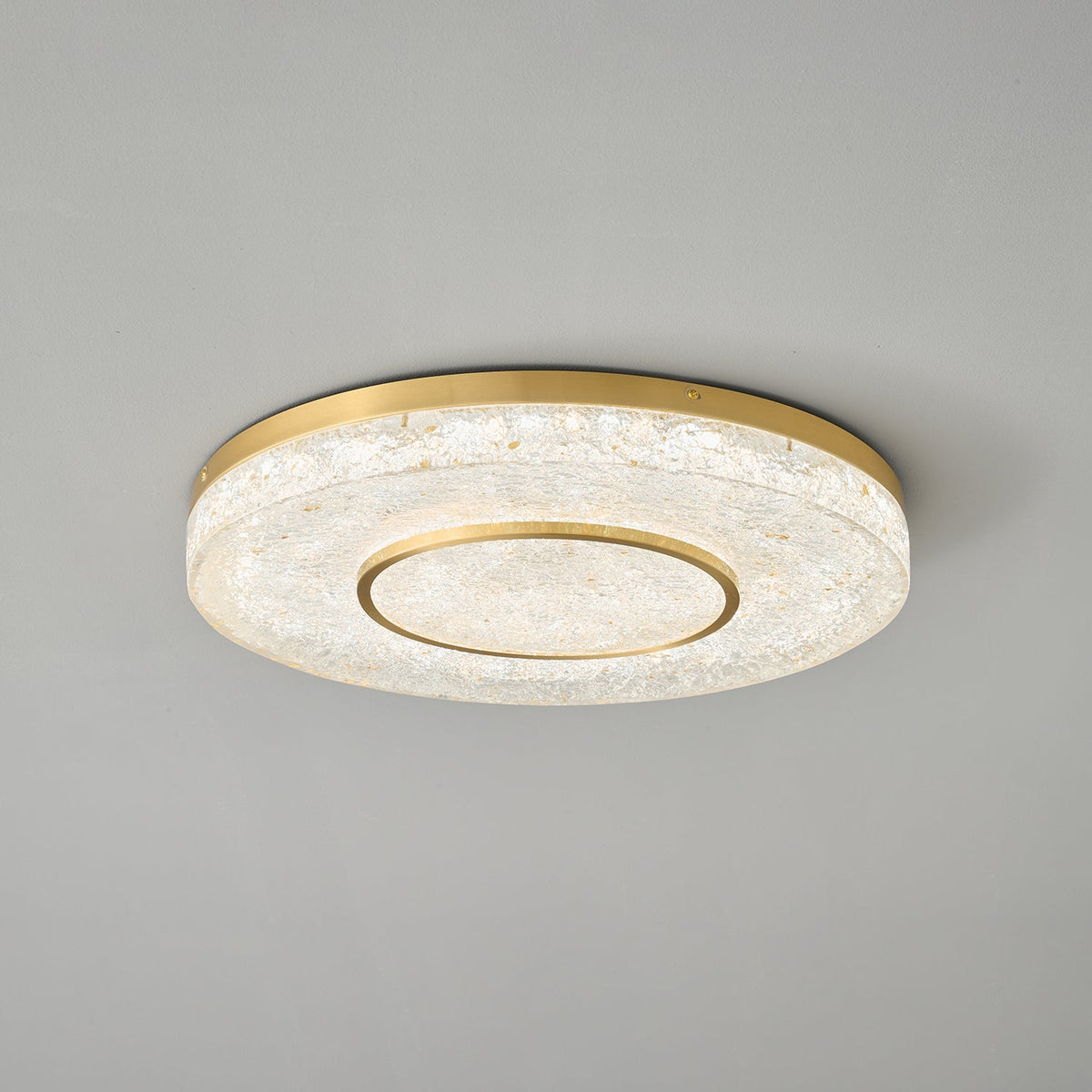 Auraora plafondlamp met mysterieuze cirkel van messing en hars