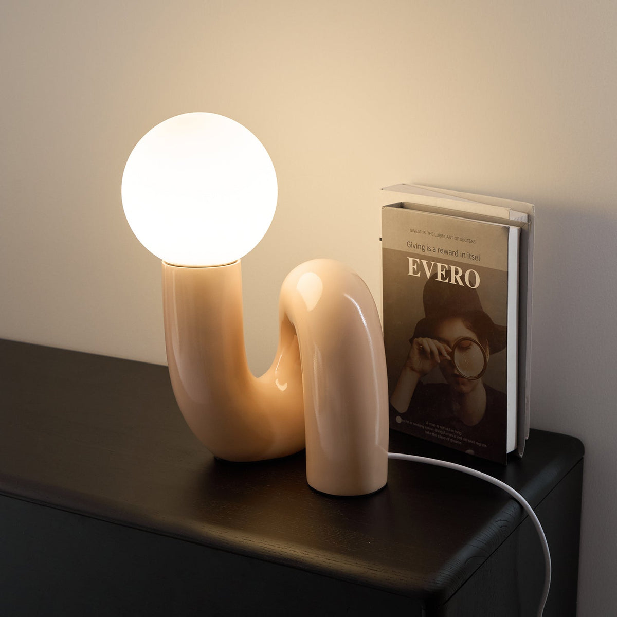 Soreeon tafellamp Playful N-vorm volledig wit