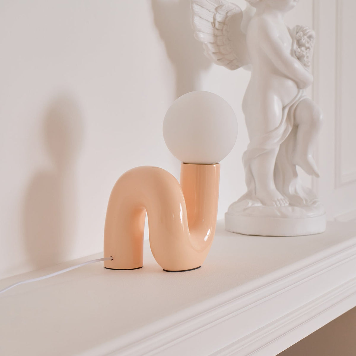 Soreeon tafellamp Playful N-vorm volledig wit