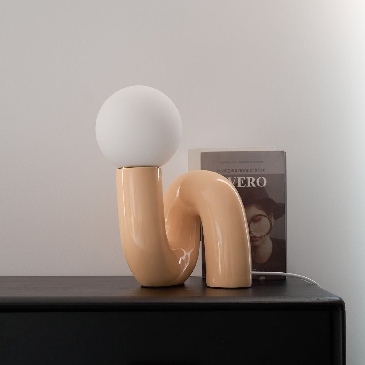 Soreeon tafellamp Playful N-vorm volledig wit
