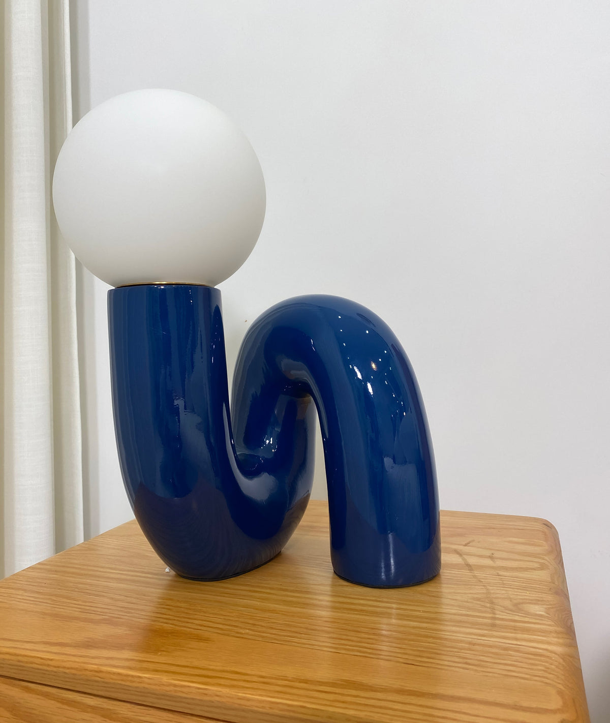 Soreeon tafellamp Playful N-vorm volledig wit