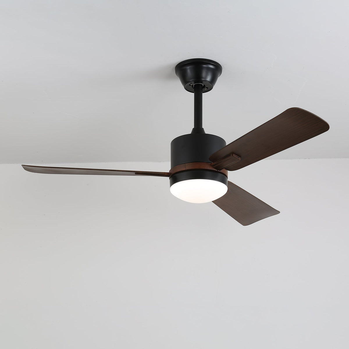 Zeyra Moderne plafondventilator met verlichting van walnoothout