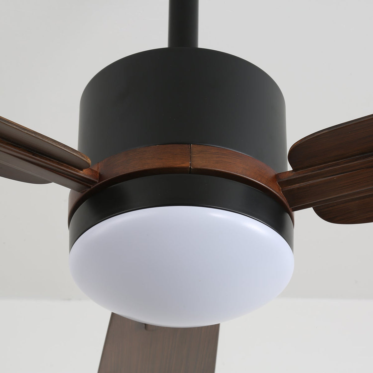Zeyra Moderne plafondventilator met verlichting van walnoothout