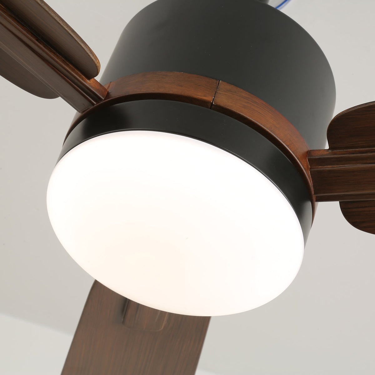 Zeyra Moderne plafondventilator met verlichting van walnoothout