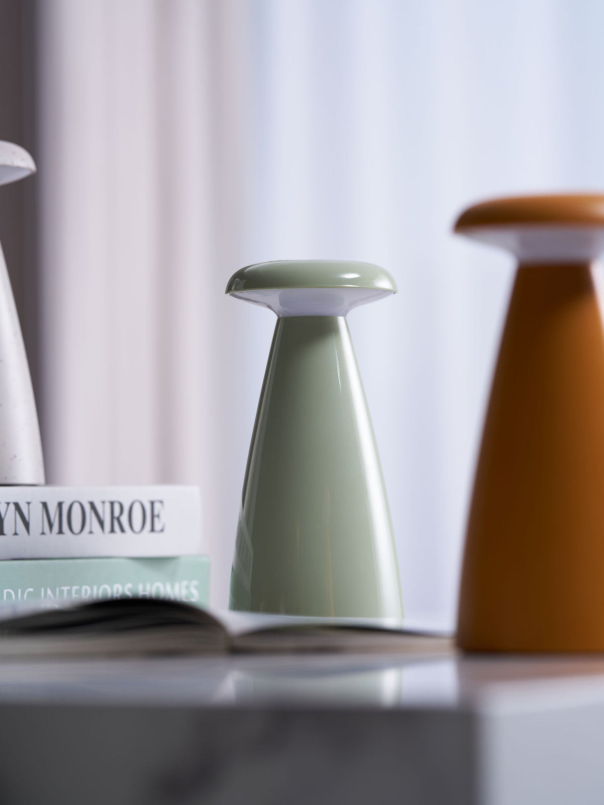 Mushroove tafellamp van keramiek in minimalistisch ontwerp