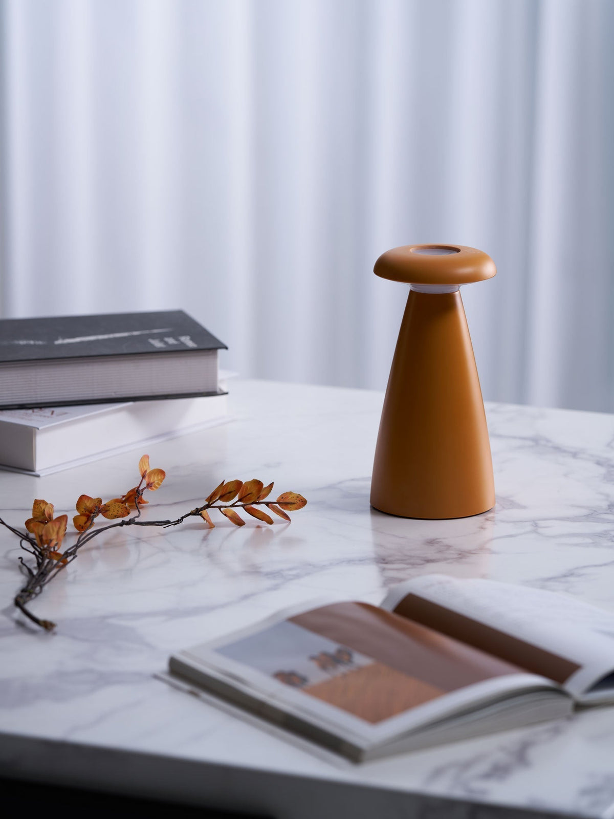 Mushroove tafellamp van keramiek in minimalistisch ontwerp