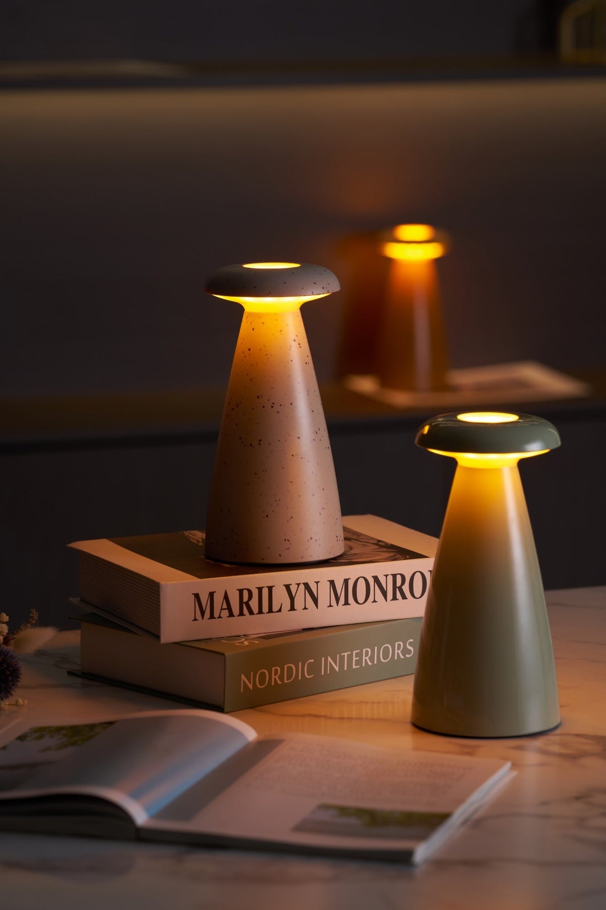 Mushroove tafellamp van keramiek in minimalistisch ontwerp