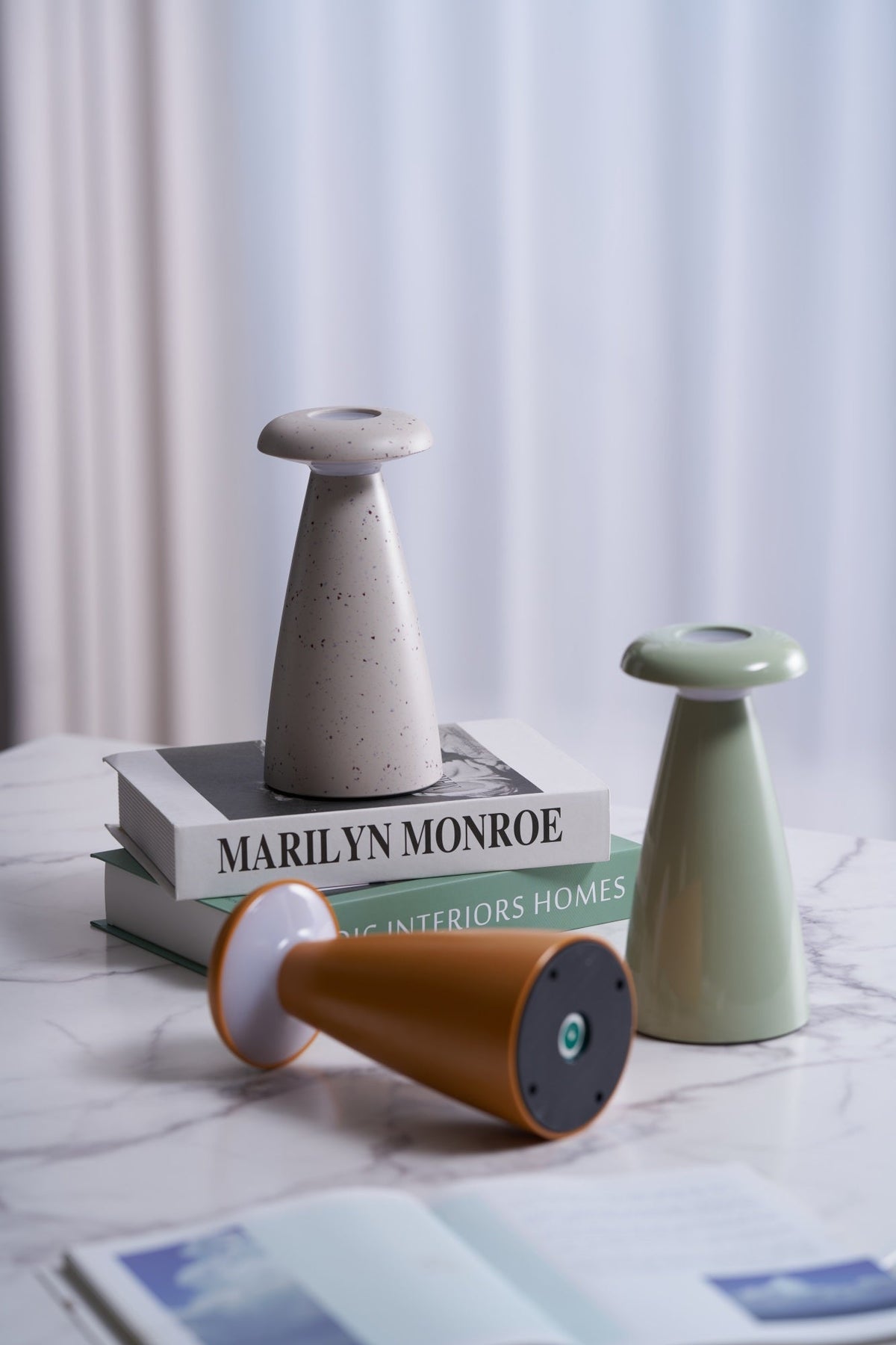 Mushroove tafellamp van keramiek in minimalistisch ontwerp
