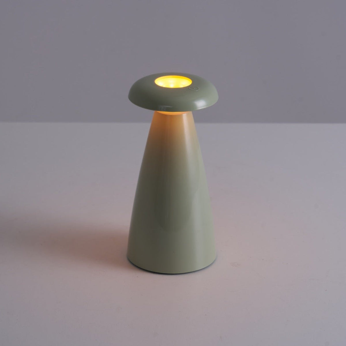 Mushroove tafellamp van keramiek in minimalistisch ontwerp