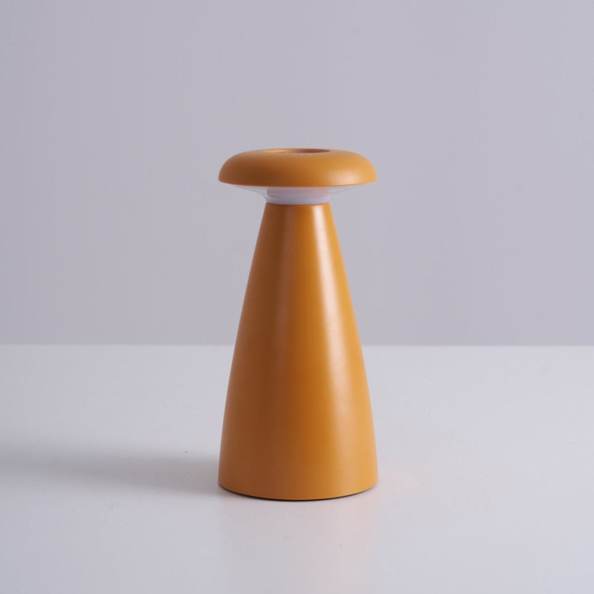 Mushroove tafellamp van keramiek in minimalistisch ontwerp