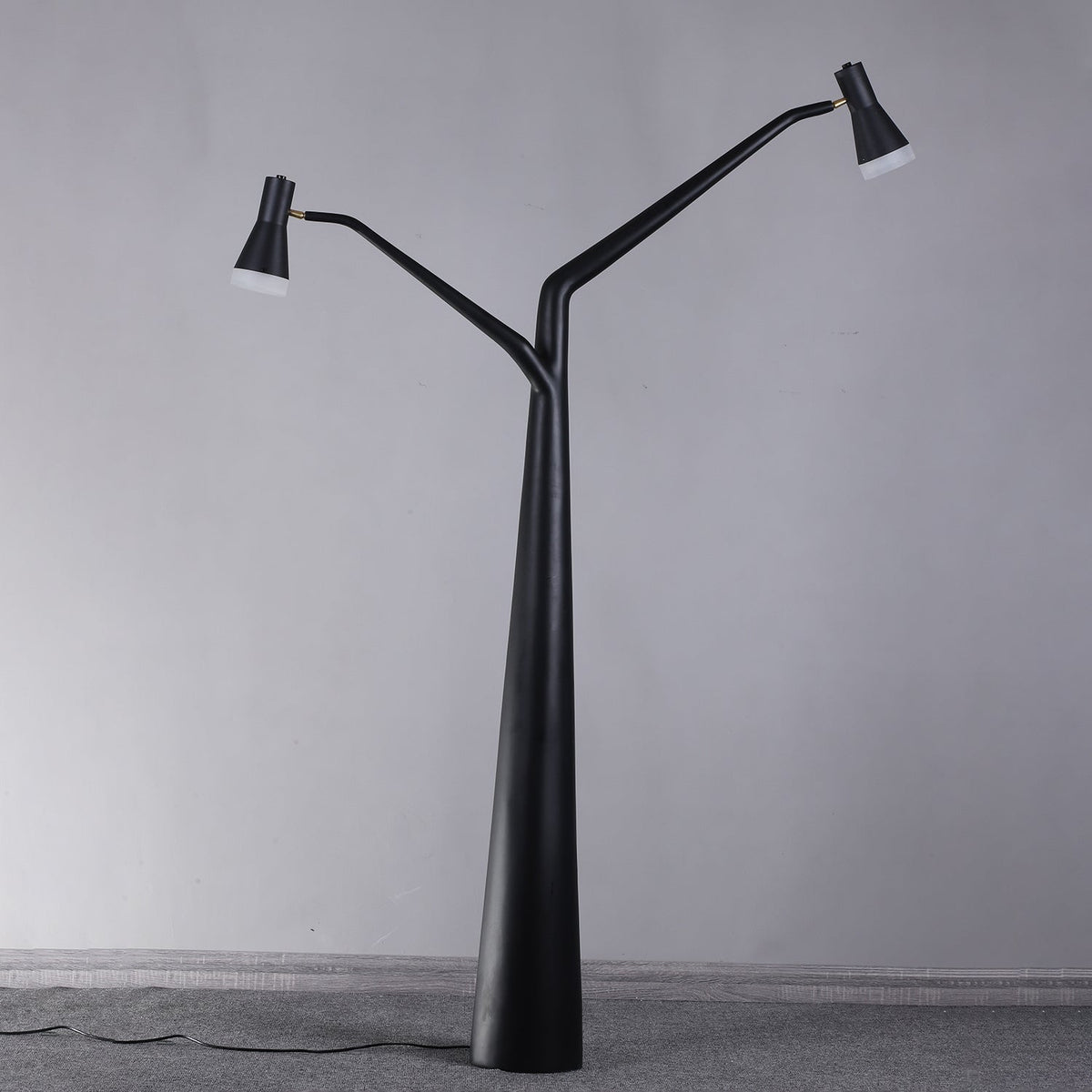 Lylirarae vloerlamp in zwart, takkenstijl