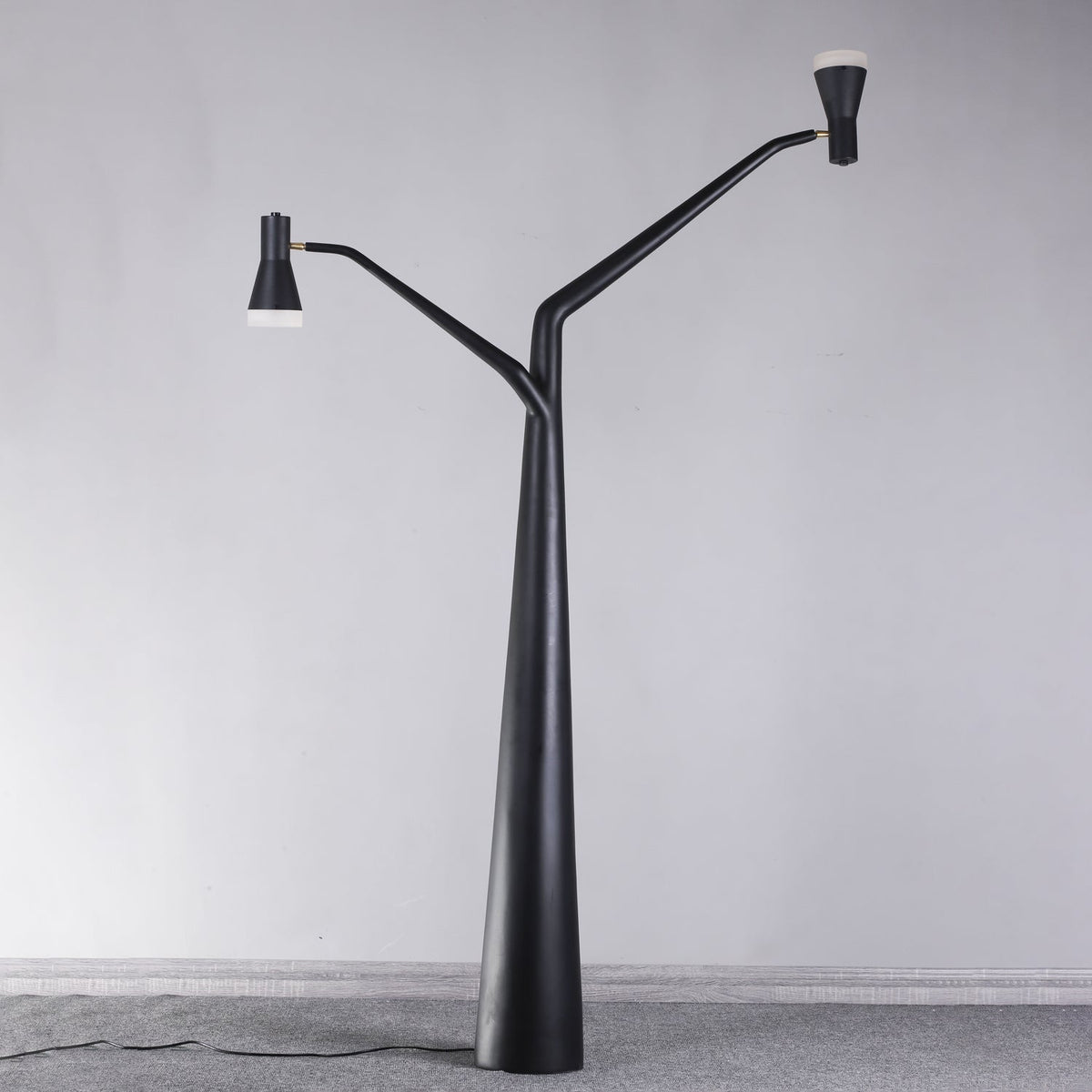 Lylirarae vloerlamp in zwart, takkenstijl