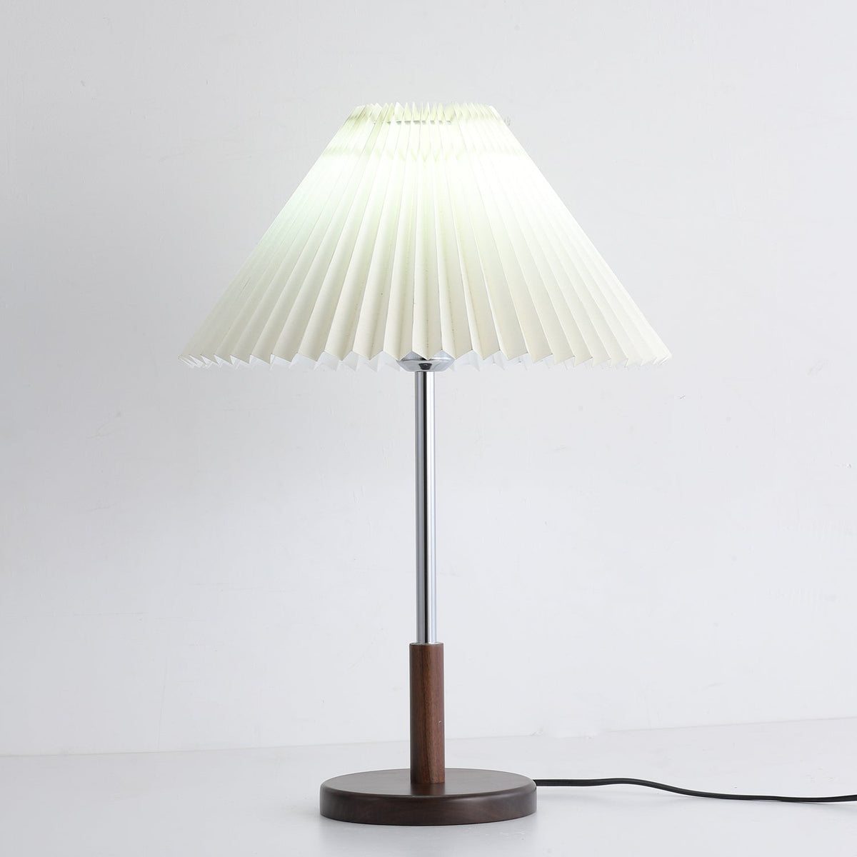 Syliriella moderne tafellamp van hout