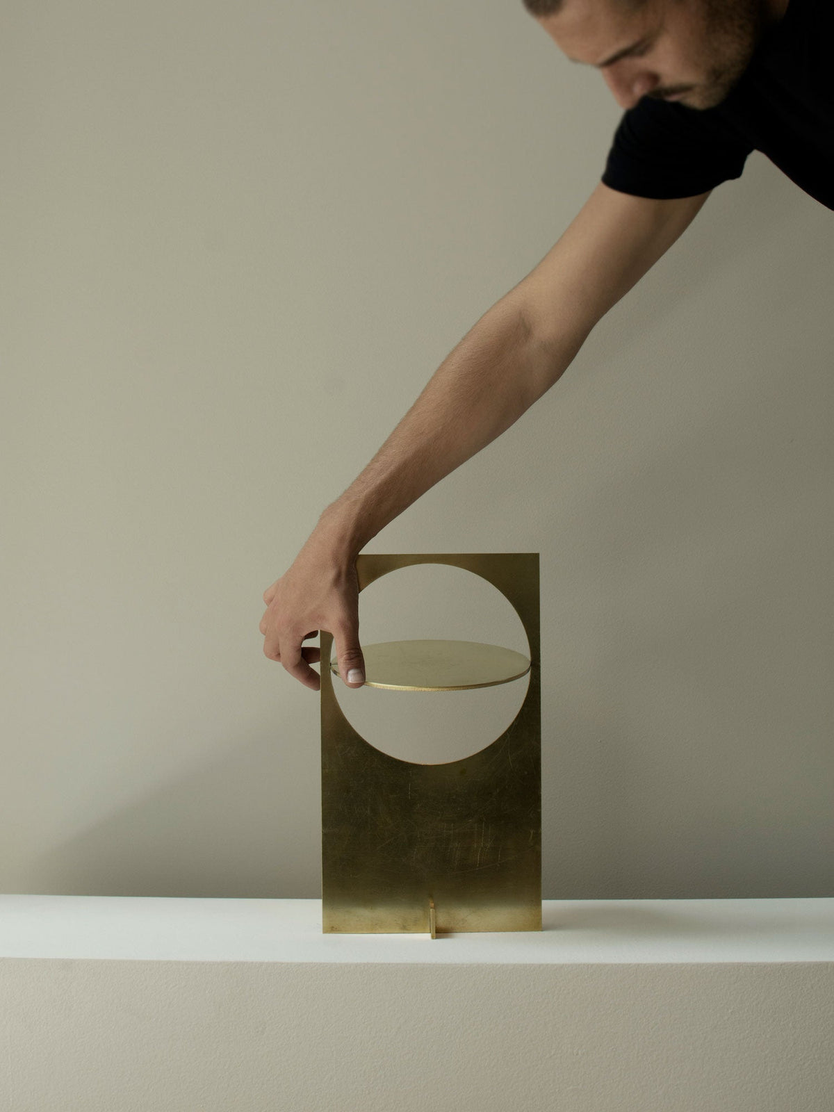 Sixor tafellamp van staal met futuristisch design
