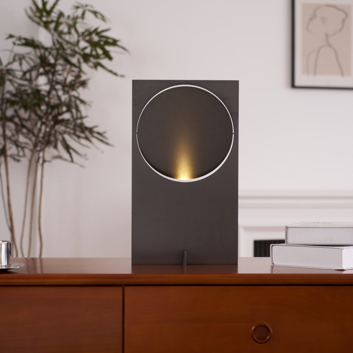 Sixor tafellamp van staal met futuristisch design