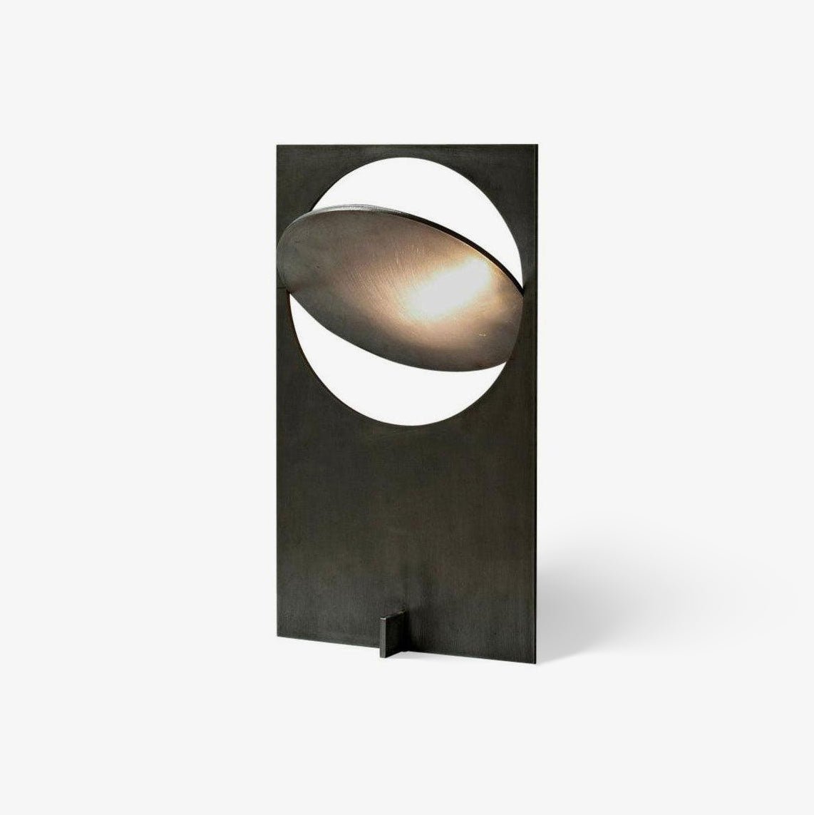 Sixor tafellamp van staal met futuristisch design
