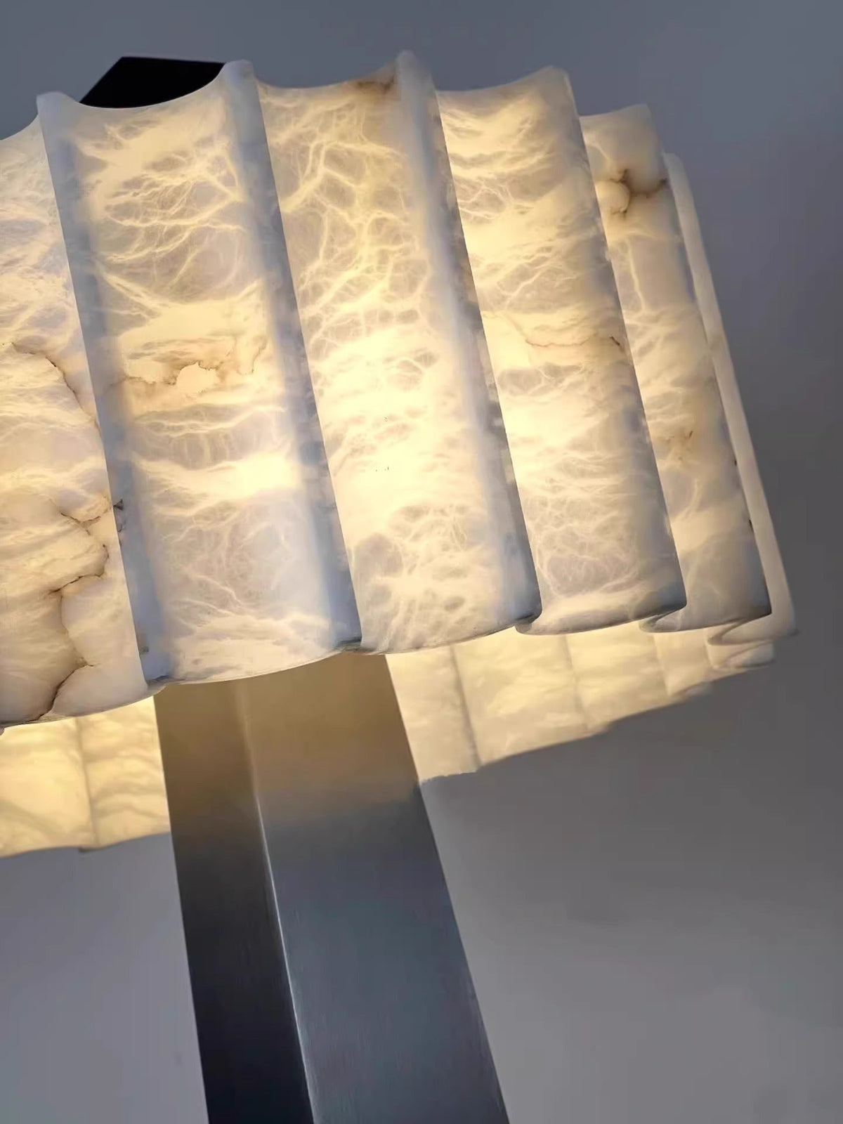 Wolve vloerlamp van albast