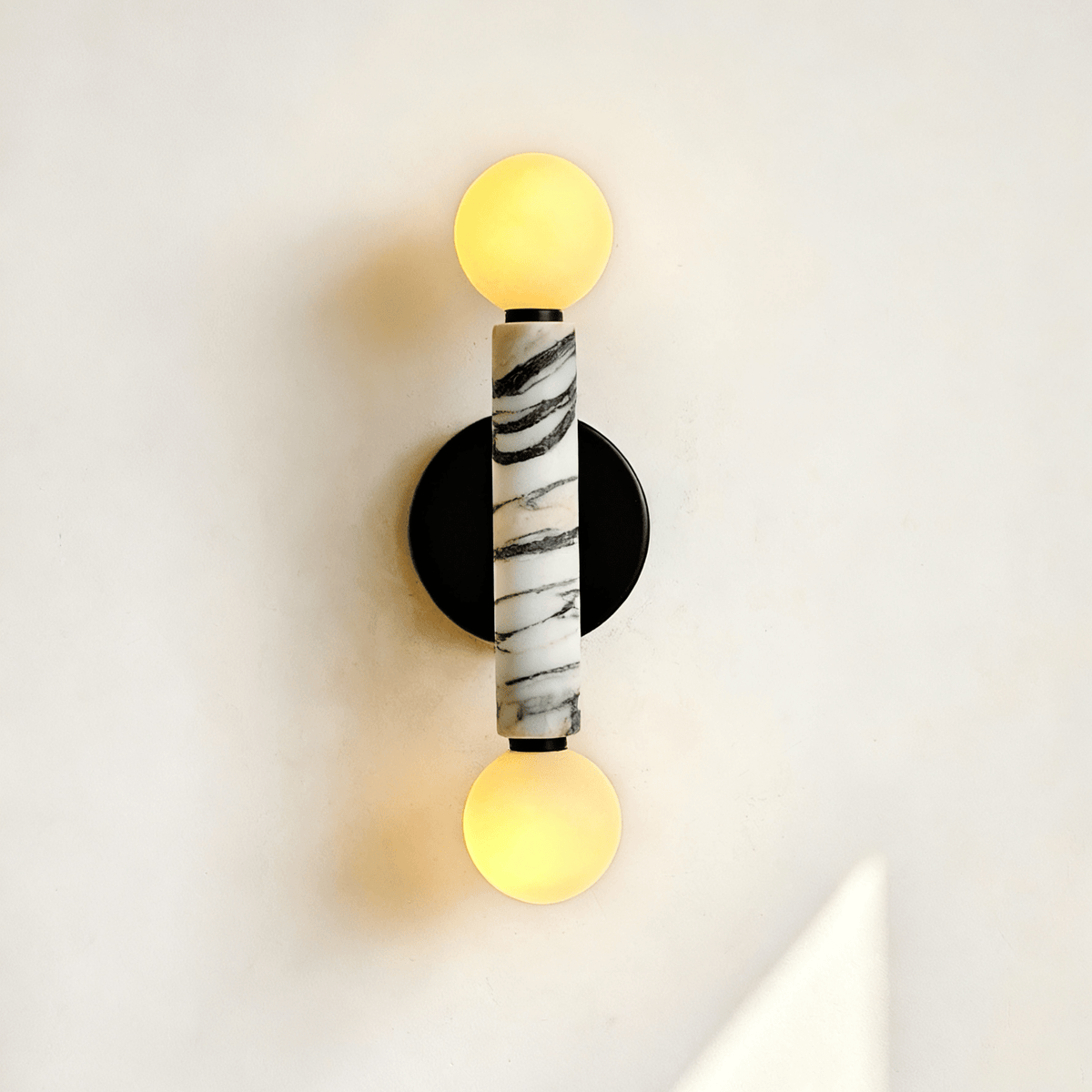 Oreleaine Orb wandlamp