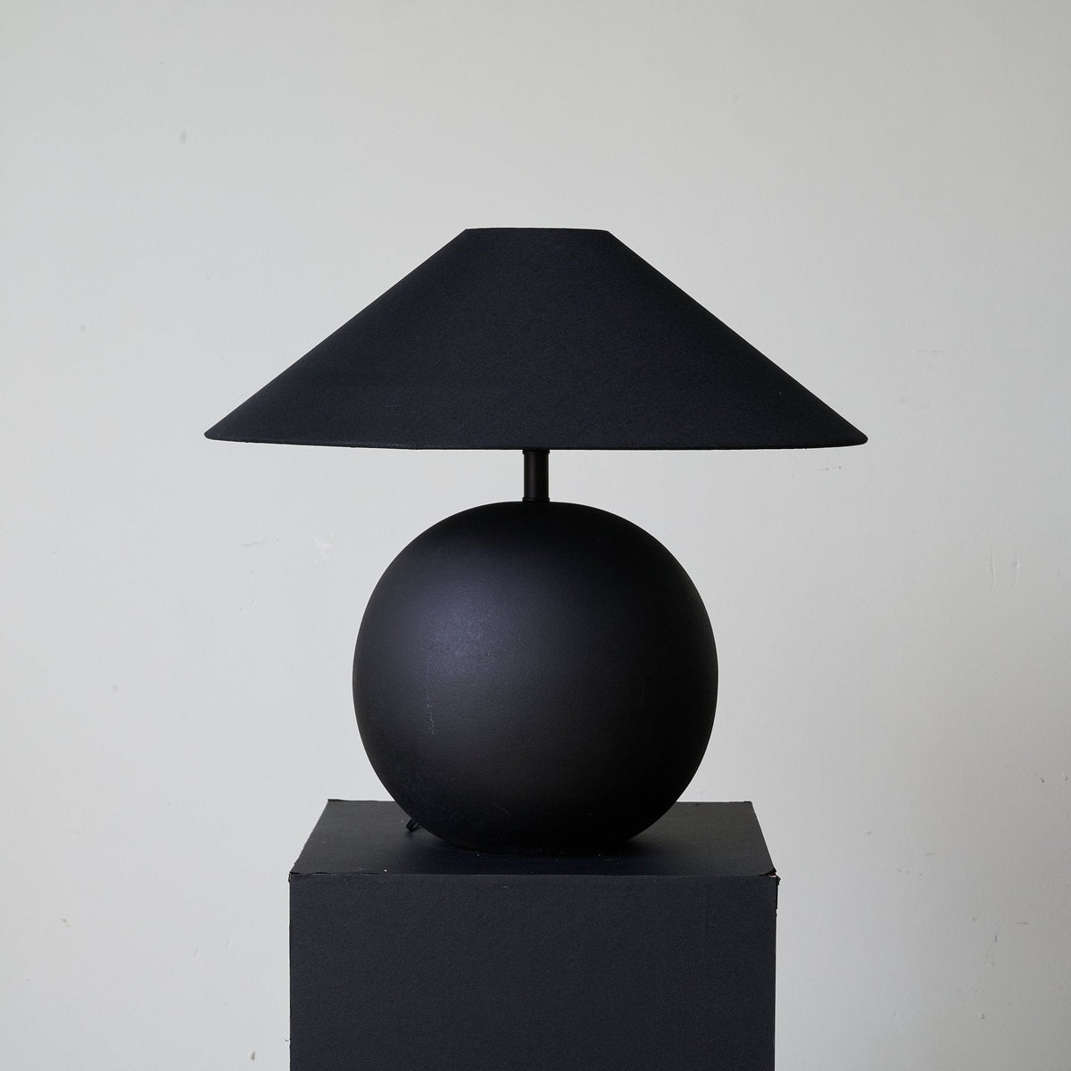 Elara Minimalistische tafellamp van keramiek