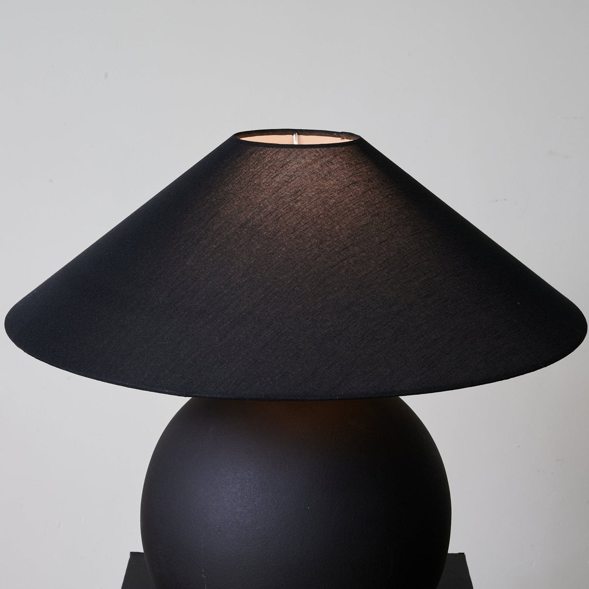 Elara Minimalistische tafellamp van keramiek