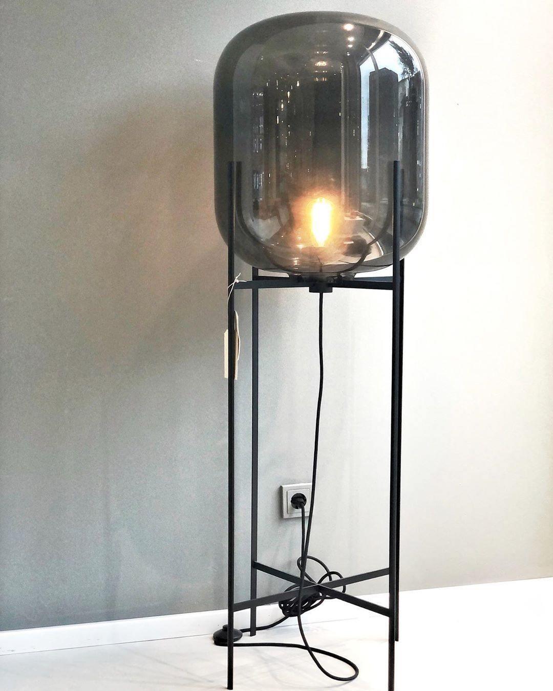 Liorivelia industriële vloerlamp van glas