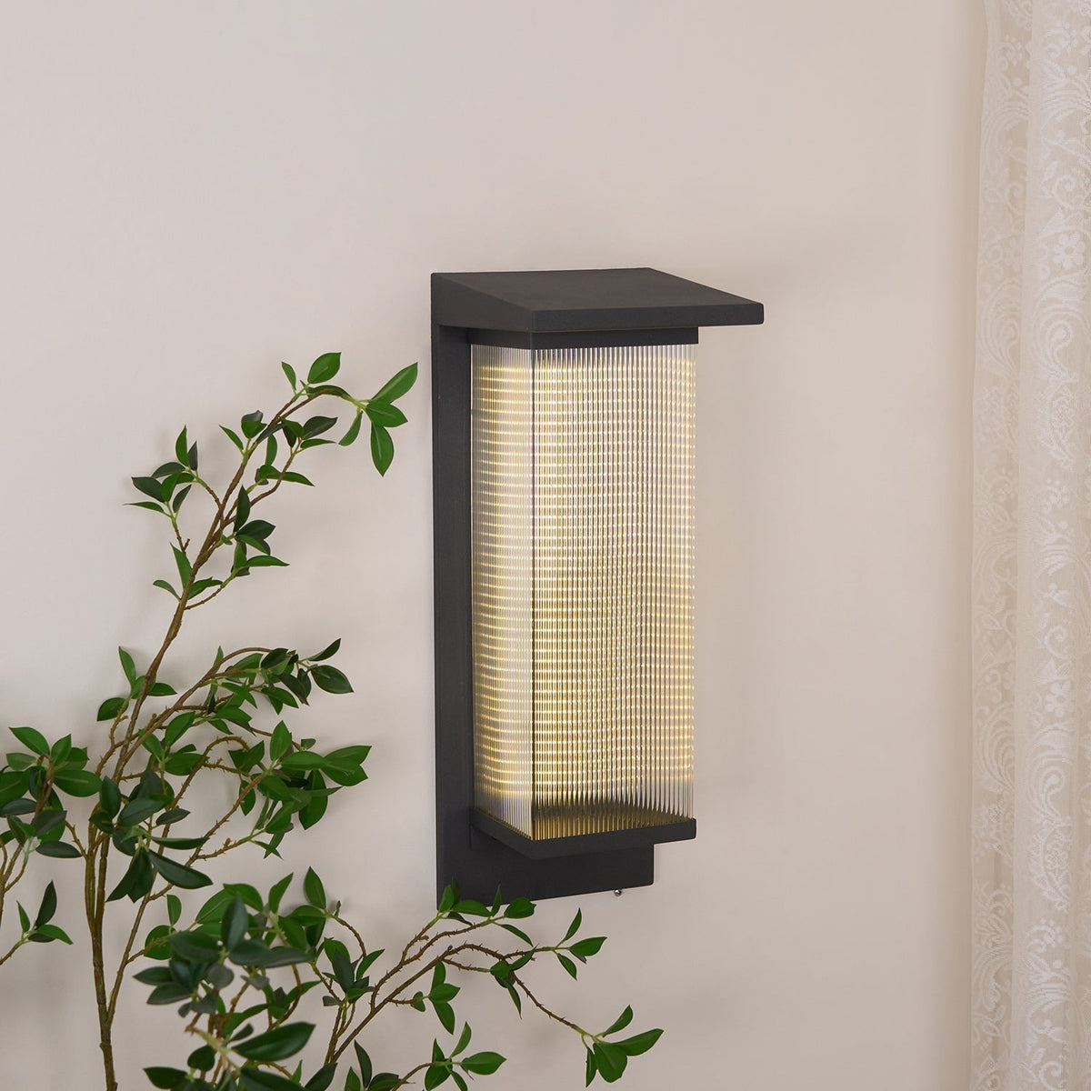 Feraraine Stalen eigentijdse wandlamp in Contempo Style