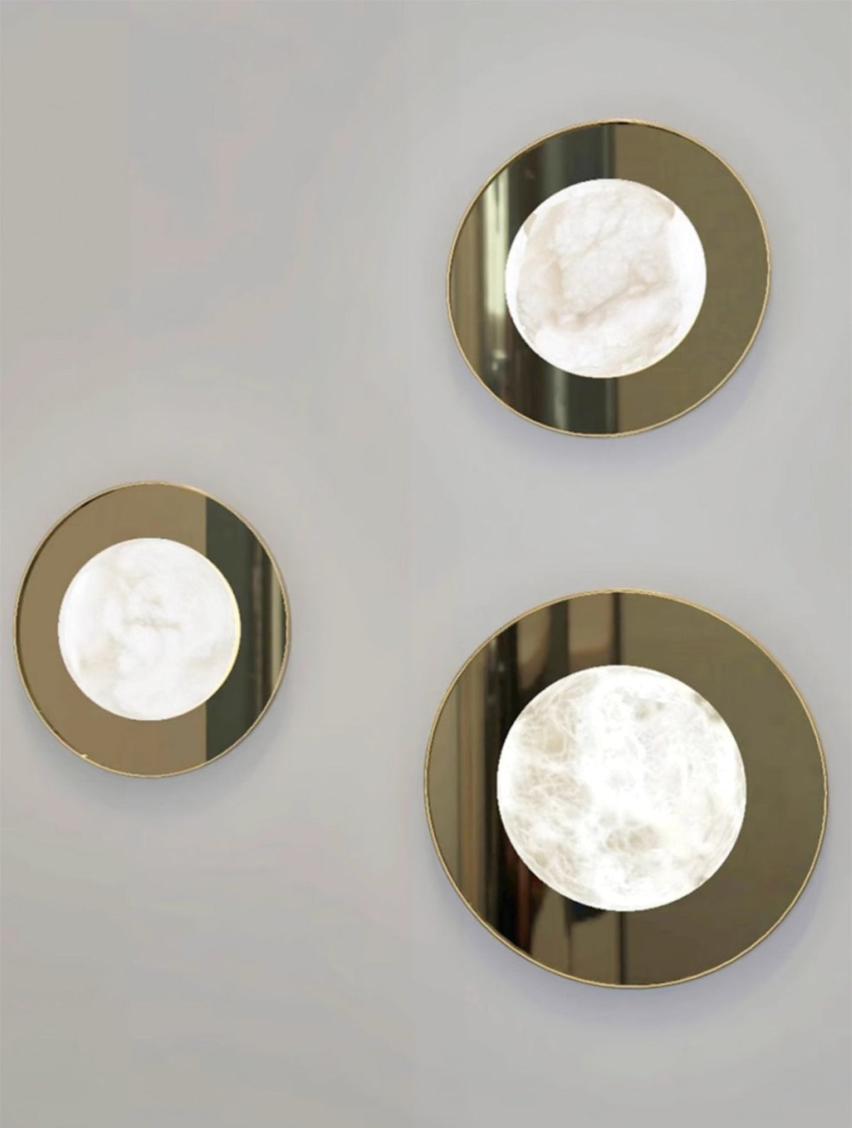 Nivereria Moderne wandlamp van albast met goudkleurige afwerking