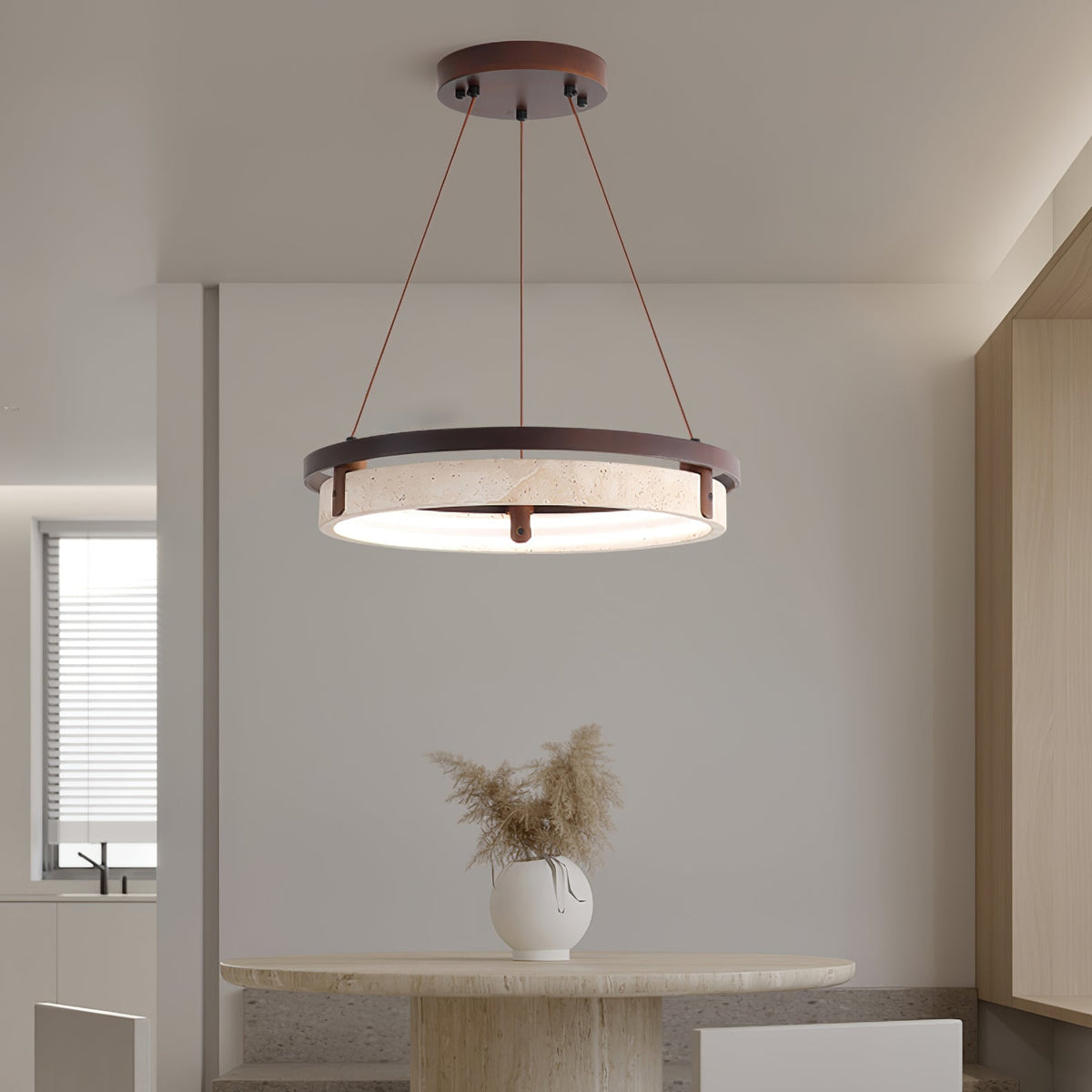 Aurix hanglamp van geel travertin en walnoothout