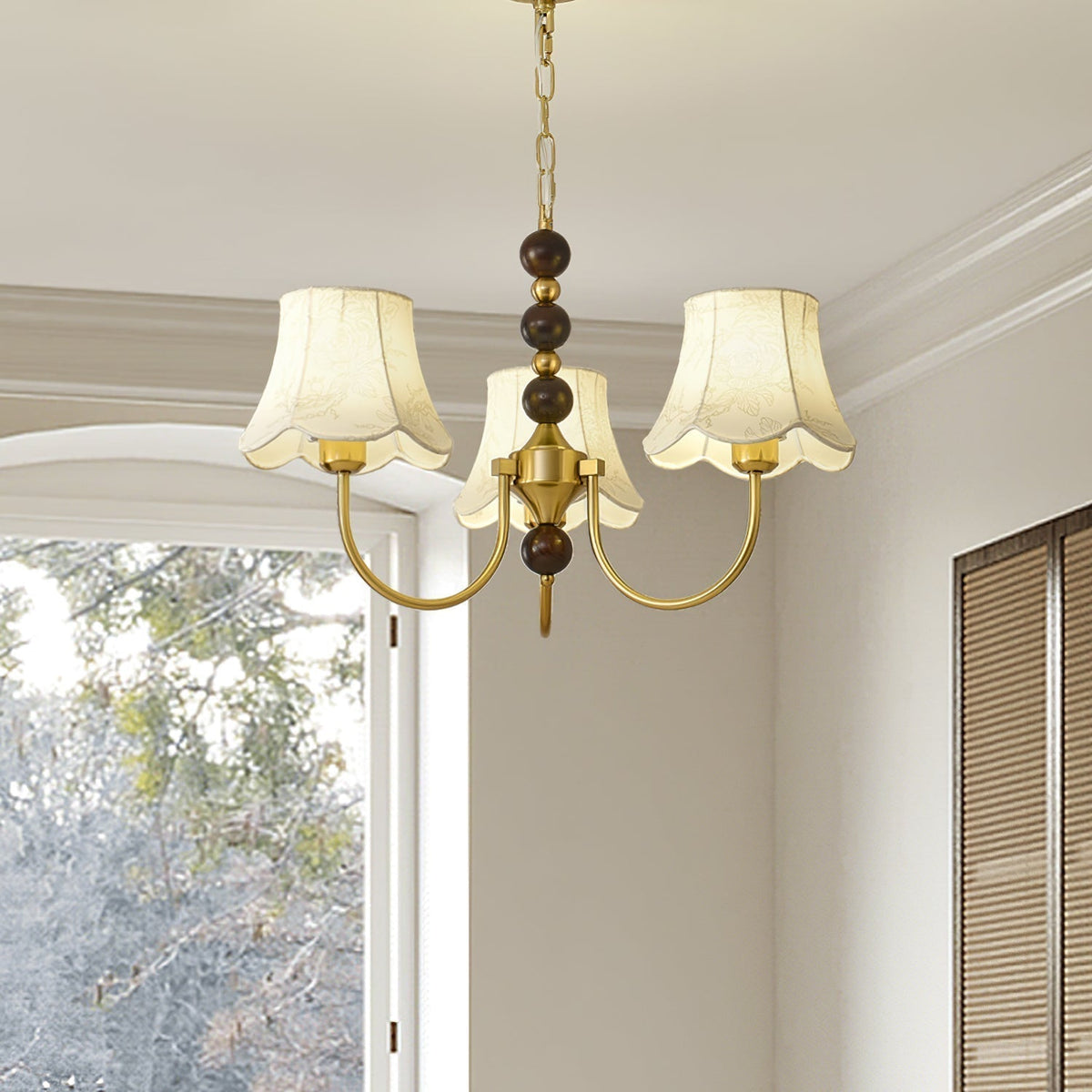 Orchid kroonluchter met gouden stoffen kap