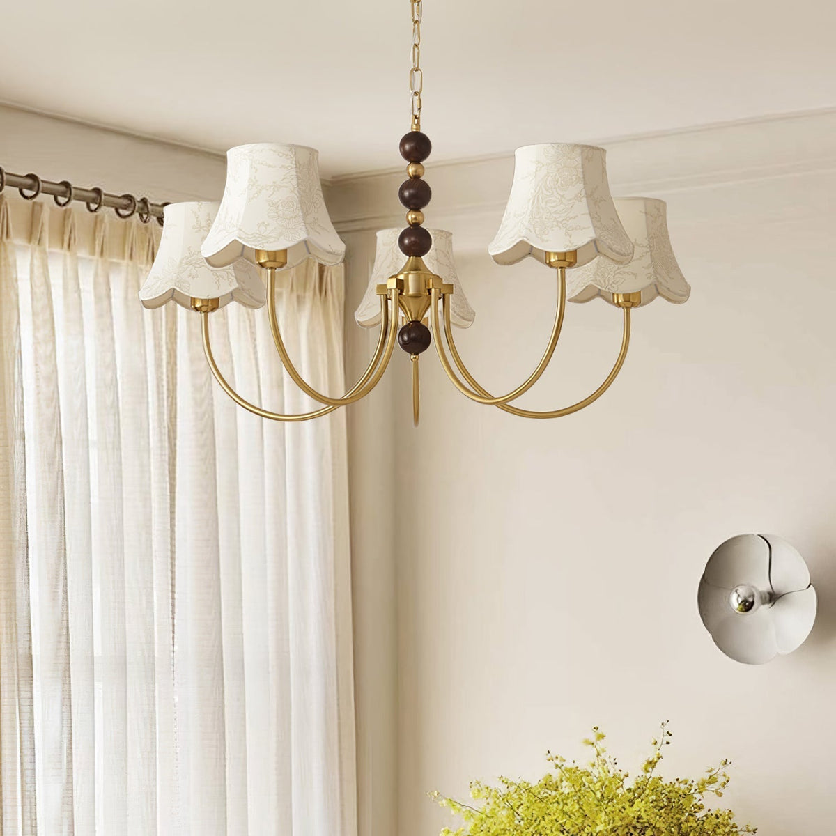 Orchid kroonluchter met gouden stoffen kap