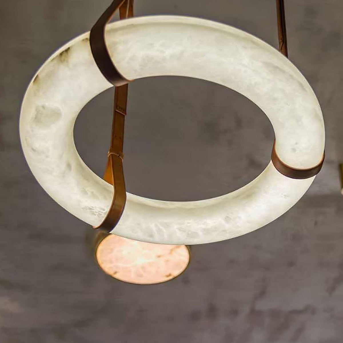 Lixor albasten kroonluchter Ring leren riem Versie A