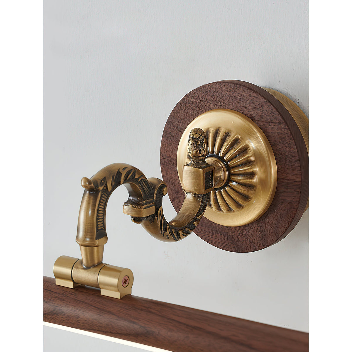 Soreline wandlamp met walnoothout