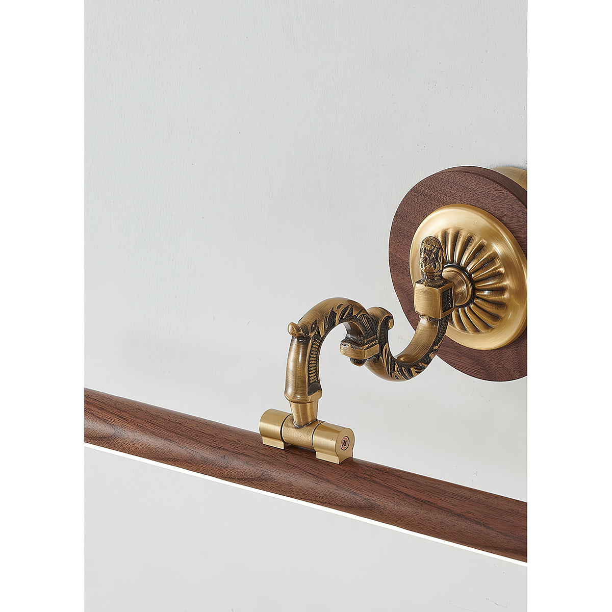 Soreline wandlamp met walnoothout
