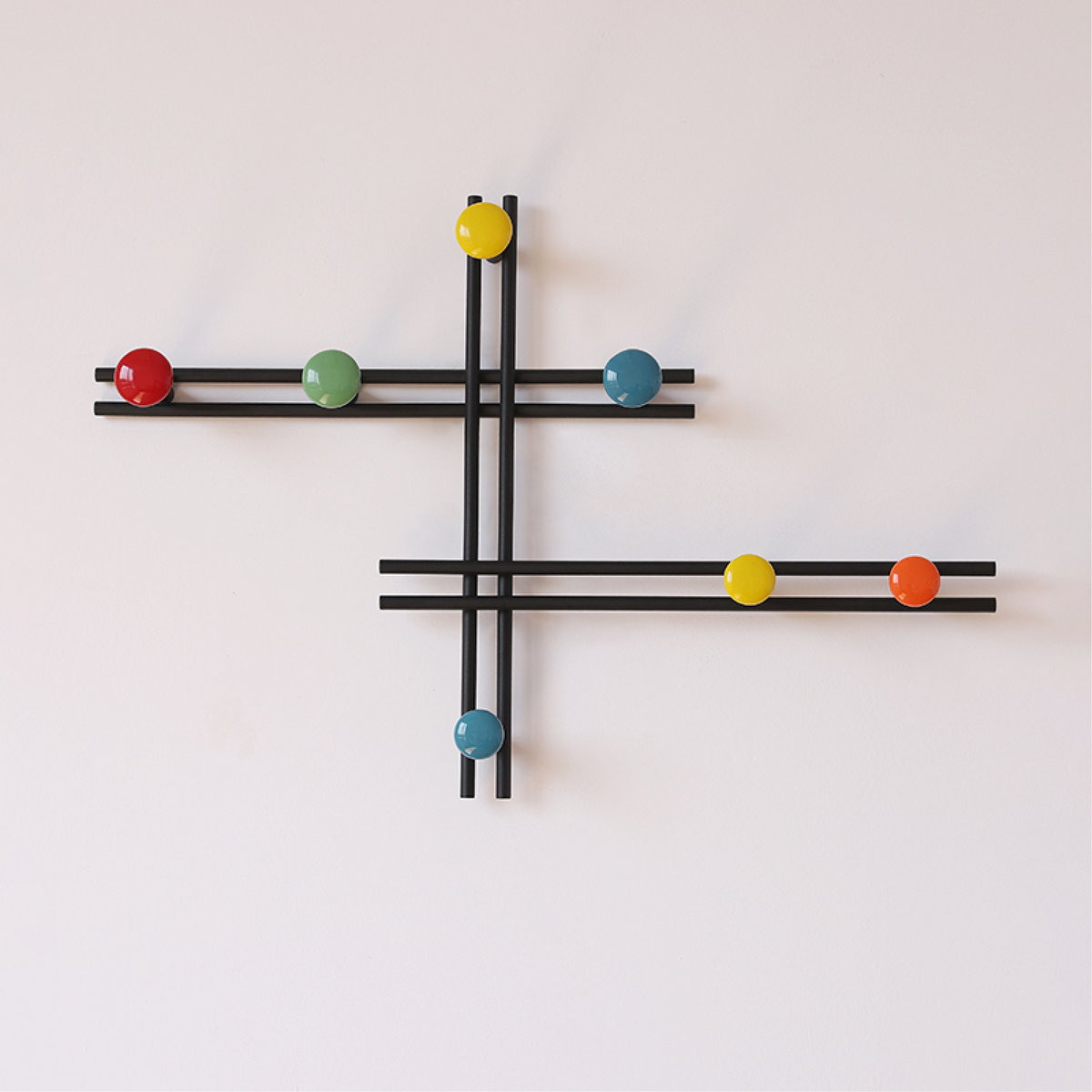 Pallini Wandkledingrek met keramische knoppen