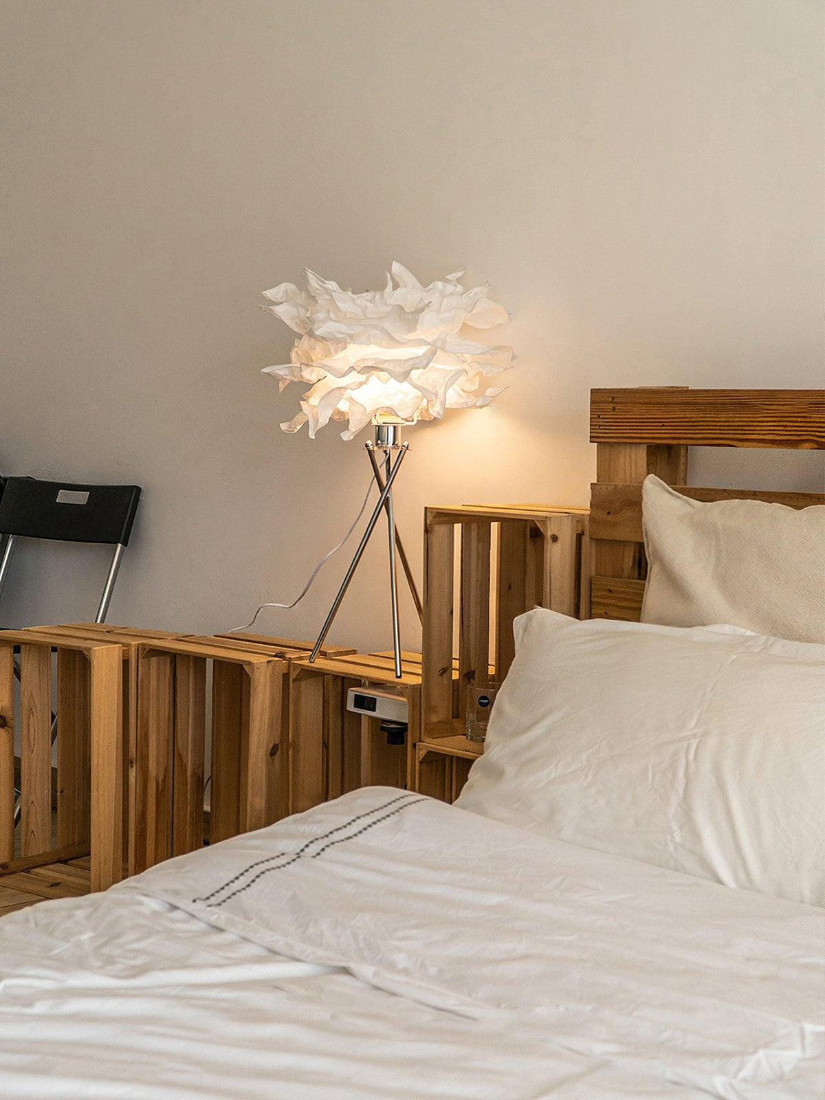 Moderne tafellamp van papier in peony-stijl