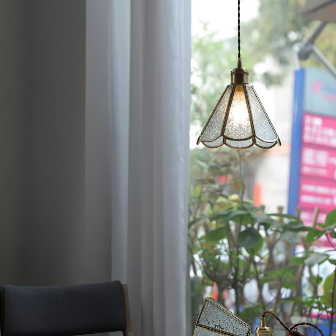 Arvane elegante hanglamp van messing en glas met gestructureerde kap