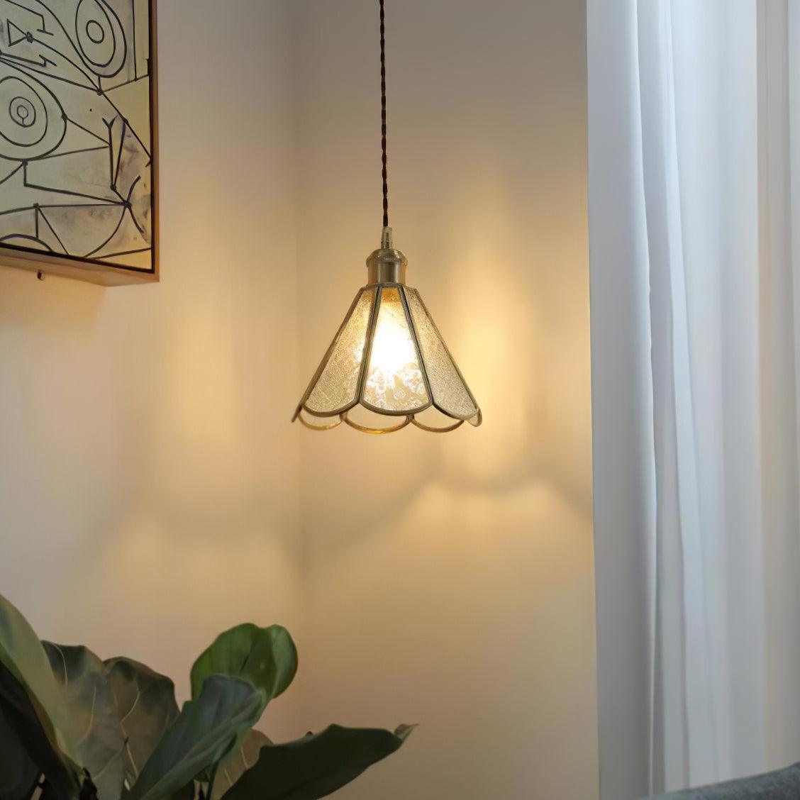 Arvane elegante hanglamp van messing en glas met gestructureerde kap