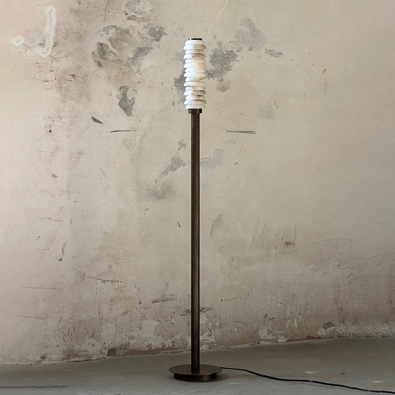 Eiroiella vloerlamp van oud met albasten kap