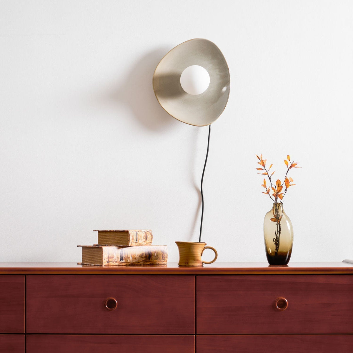 Lioruiella kiezelvormige Disc met stekker wandlamp van Keramiek en glas