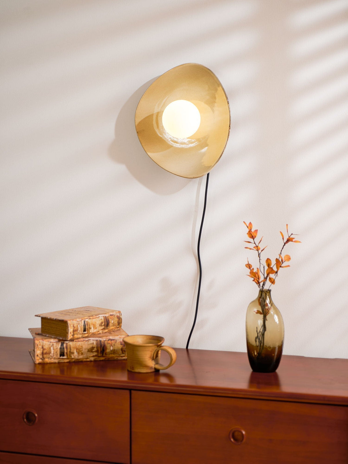 Lioruiella kiezelvormige Disc met stekker wandlamp van Keramiek en glas