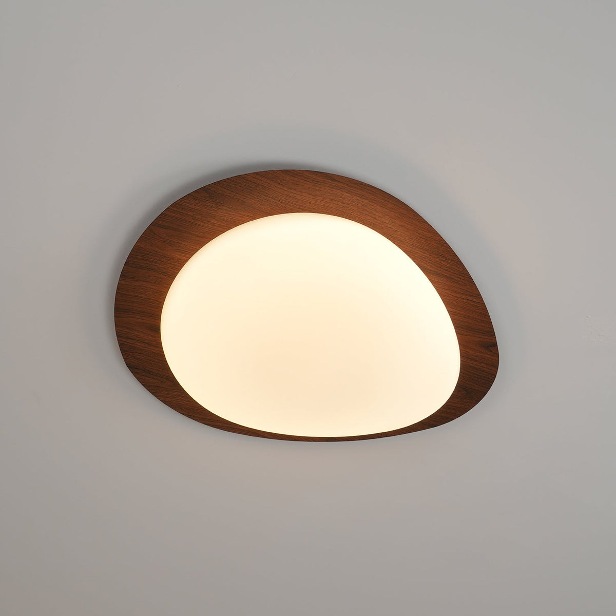 Sylenia plafondlamp kiezelvormige walnoot acryl LED