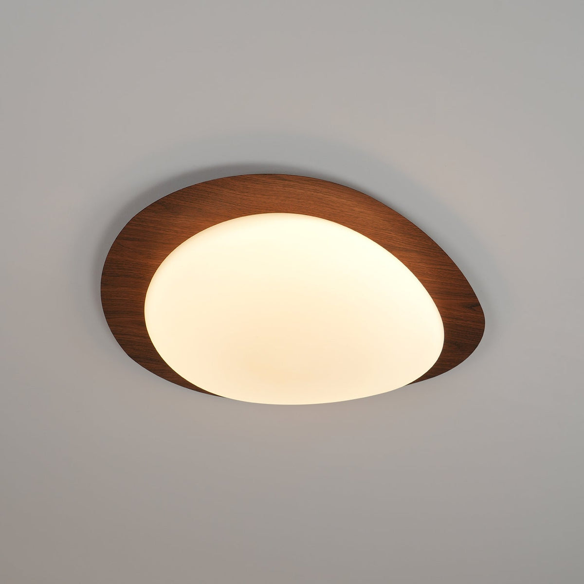 Sylenia plafondlamp kiezelvormige walnoot acryl LED