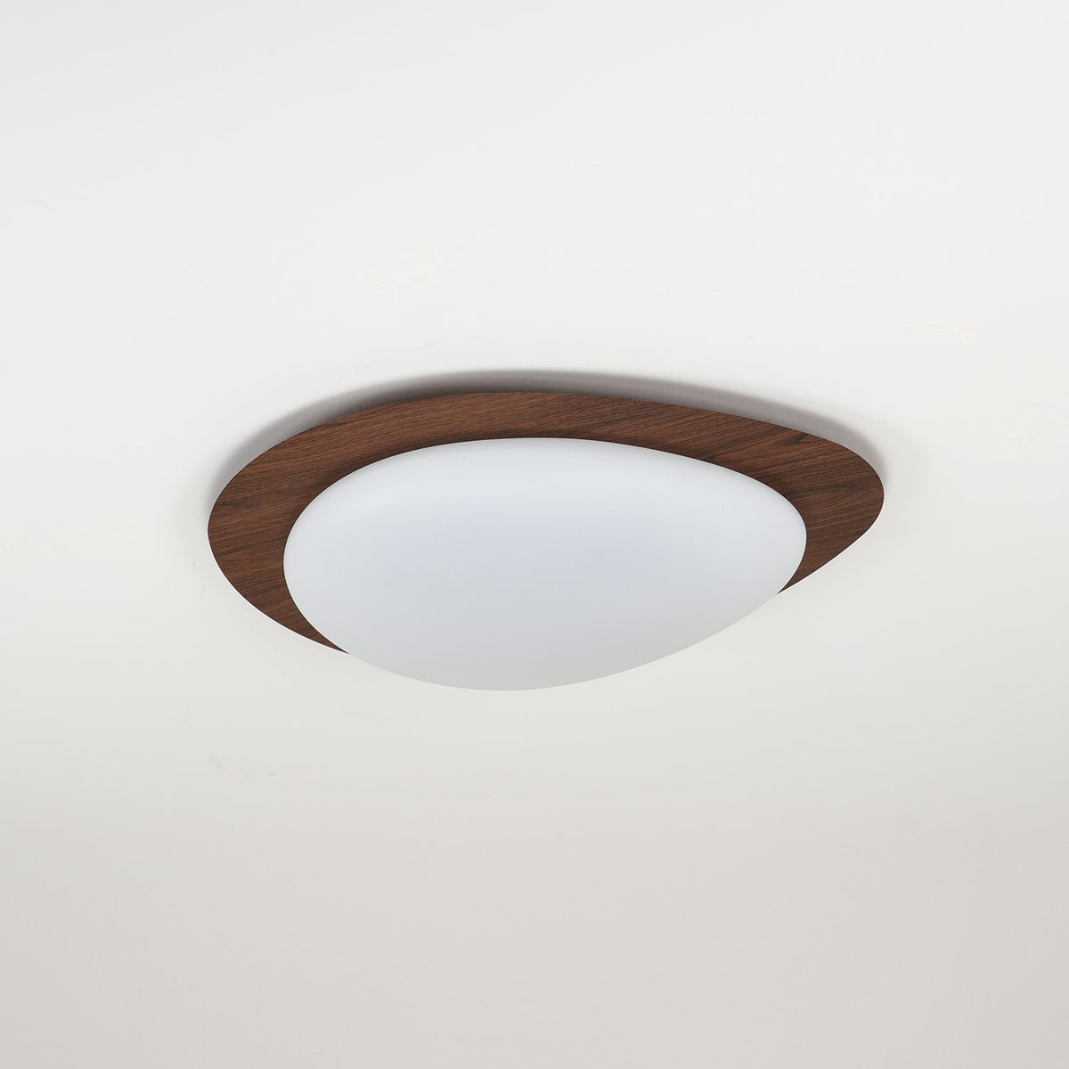 Sylenia plafondlamp kiezelvormige walnoot acryl LED
